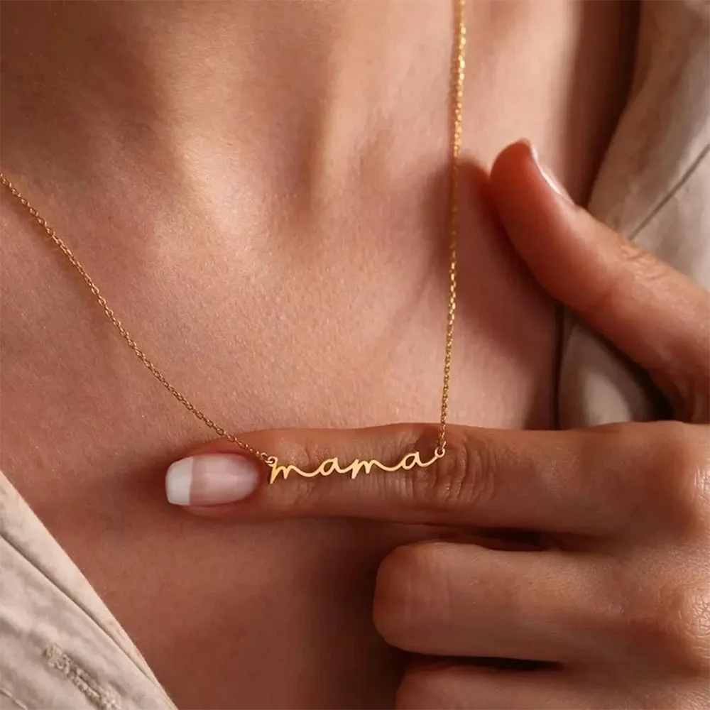 COLLAR CON MOMBRE MAMÁ